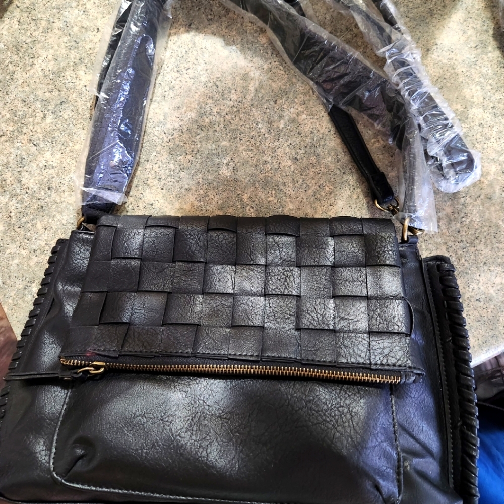 NWT.. Women's purse/crossbody bag.